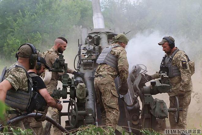 乌克兰国防部发布M777超轻型榴弹炮作战照片 美澳总共援助24门 - 1