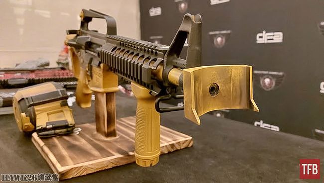 直击SHOT Show：推土机主题AR步枪 装AK折叠枪托的AR什么样？ - 1