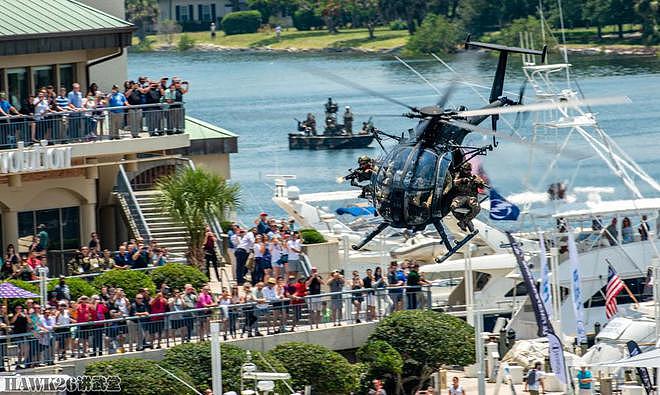 美军“特种部队周”能力展示活动 MH-6直升机配备摆臂式机枪架 - 2