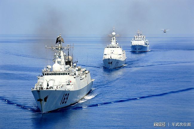 锋芒毕露，055万吨大驱，中国海军远洋作战走向深蓝的旗舰 - 4