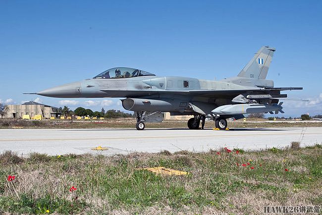 希腊空军F-16战机通过复合挂架配备隐形制导炸弹 目标锁定土耳其 - 6