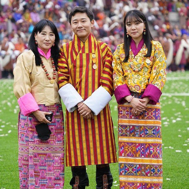 不丹王室的颜值高到离谱！27岁王子堪比小鲜肉，63岁王后扮嫩成功 - 7