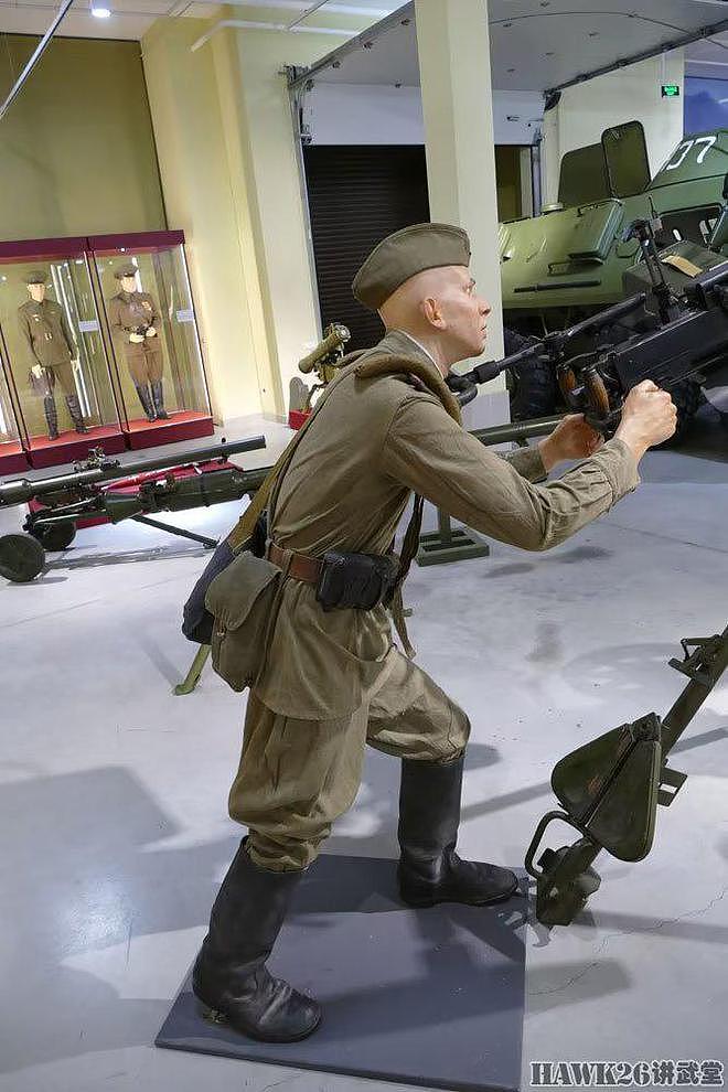 俄罗斯博物馆为高射机枪配备模特 展现射手紧张状态 准备随时开火 - 11