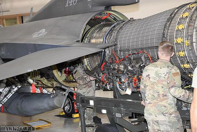 图说：F-16战斗机发动机拆装全过程 机械师全神贯注 需要极端细心 - 15