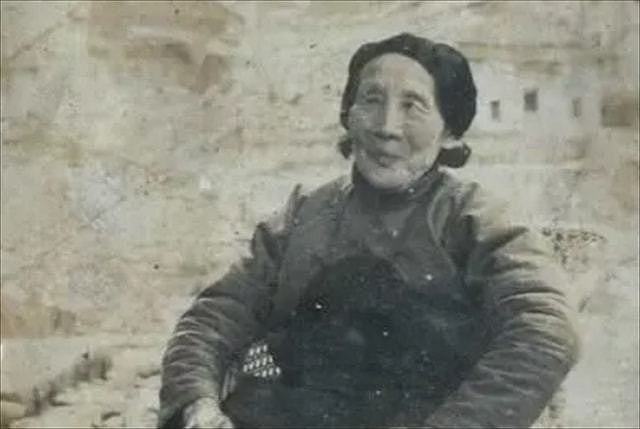 袁文才、王佐死后30多年，毛主席亲自接见其妻子，身份：烈士遗孀 - 7