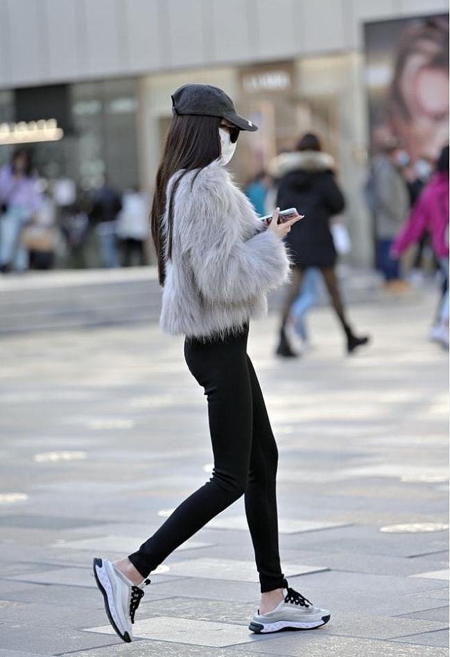 北方女孩的冬日穿搭就看北京街拍，服装保暖厚实，穿搭不臃肿 - 3