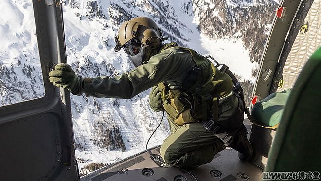 奥地利陆军航空兵山区起降训练 模拟救援阿尔卑斯山区的遇险者 - 3