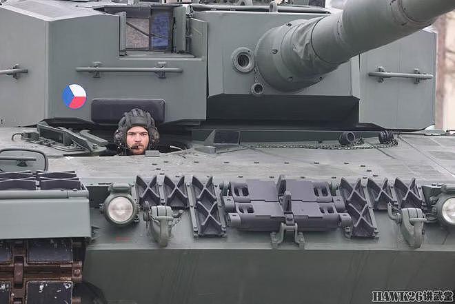 捷克接收第一辆豹2A4主战坦克 德国买单 补偿支援乌克兰的T-72M1 - 7