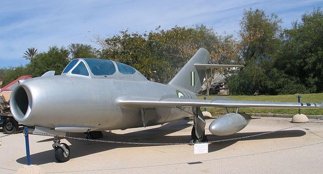 它是苏联第一代战机 产量超16500架 是美制F-86佩刀的噩梦 - 2