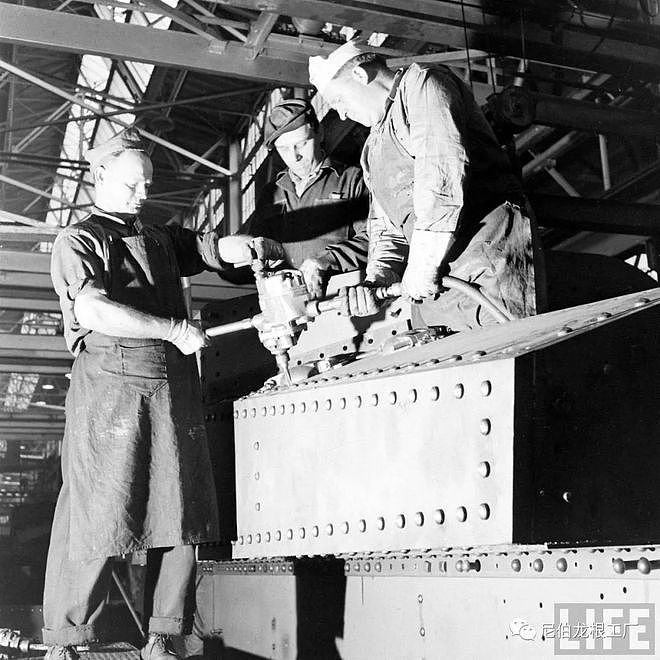 汽车城日常：二战美军M3中型坦克的生产线留影 - 10