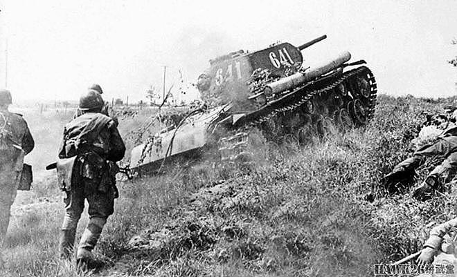 二战中自行火炮最幸运的一击：炸毁三辆履带战车 包括“费迪南” - 3