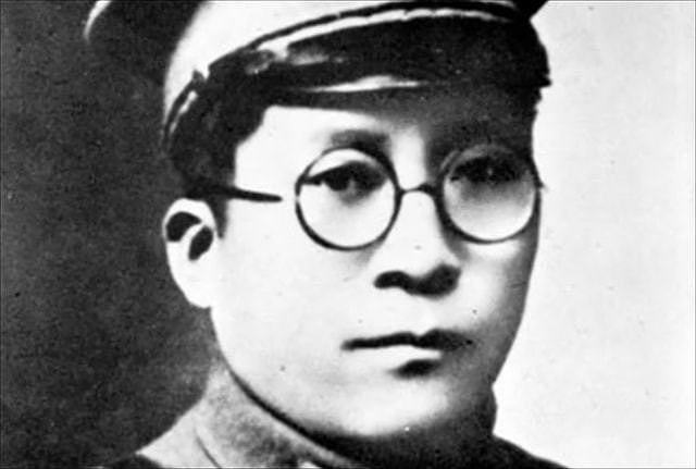 1949年杨虎城被埋于戴笠家中，面部被淋硝镪水，身旁是爱妻骨灰盒 - 5