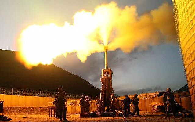 被誉为“世界上最大的狙击步枪” 实拍M777型榴弹炮震撼射击图 - 1