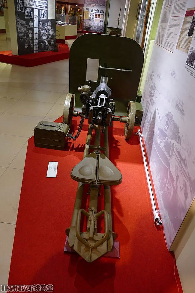 细看：德什卡大口径机枪平射状态 配备望远式瞄准镜 重达160千克 - 7