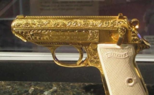 世界上极具收藏价值且最贵重的枪械黄金AK47，黄金柯尔特 - 2