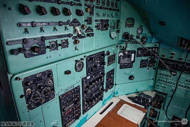 钻进安-22重型运输机 世界最大的螺旋桨飞机 驾驶舱内部非常简陋 - 19