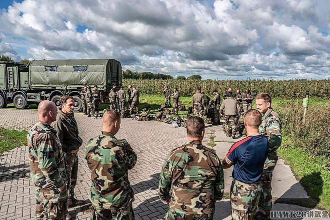 荷兰海军陆战队考核演习 武装渗透解救人质 难度堪比他国特种部队 - 8