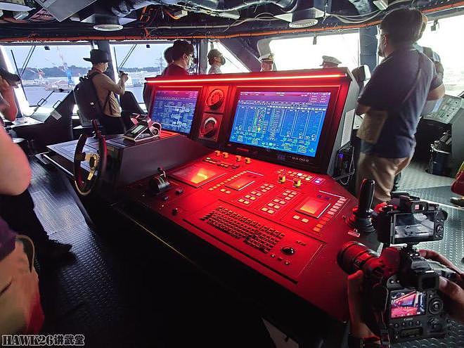 意大利护卫舰抵达横须贺 日本媒体进入舰桥 双人驾驶台充满科幻感 - 13