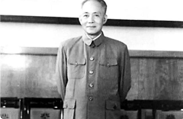 他十三岁开始干革命，曾担任上海市委第一书记，后来官至副国级 - 5