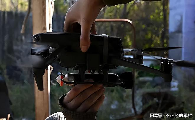 俄乌战场上民用无人机的春天：小型无人机挂手雷打单兵 - 4