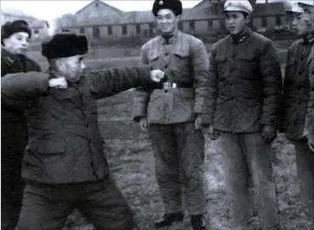 85年邓小平南巡路过南京，指名要见许世友：我给你带了茅台酒 - 3