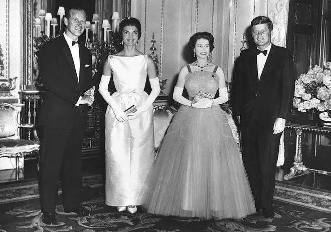 在70年未出错的英女王面前，王室时尚大聚会都是小儿科 - 40