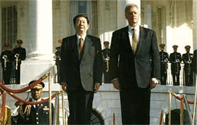 1999年中方访美，签协议时屡遭刁难，朱镕基怒言：要谈就来北京！ - 7