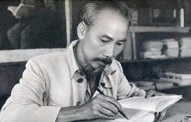 1946年，胡志明前往法国：宁为法国殖民地，也不愿被中国所占领 - 6