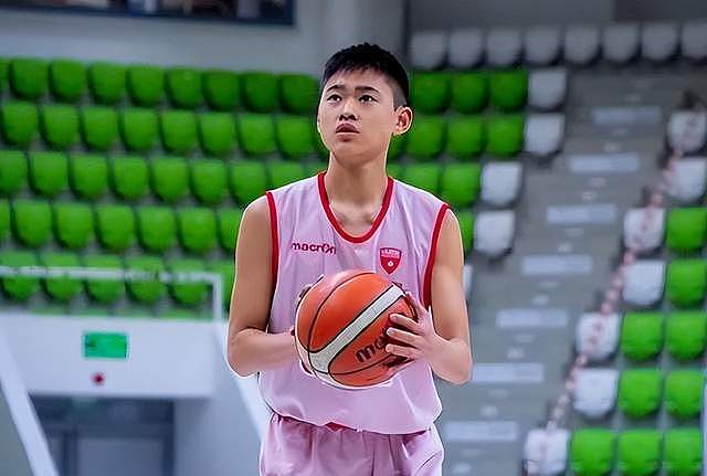 中国16岁篮球少年赵维伦，意甲首秀！未来的希望，他的表现如何？ - 4