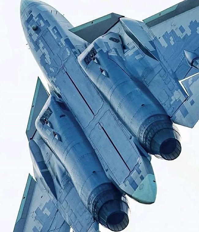 终于服役！俄罗斯空军正式接收两架苏-57，飞机制造厂赔大了 - 3