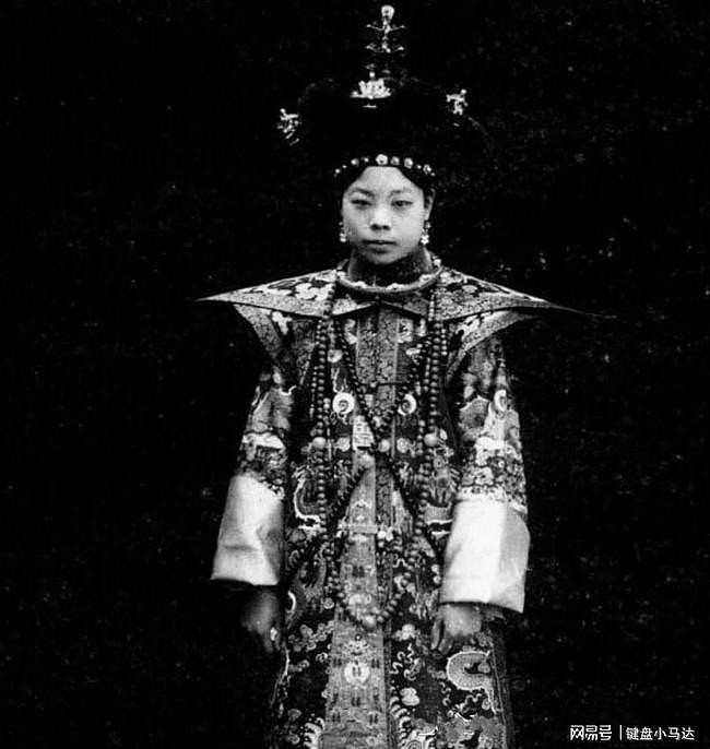 1953年，北京一妇女临终前告诉清洁工丈夫：我曾是大清皇妃 - 3