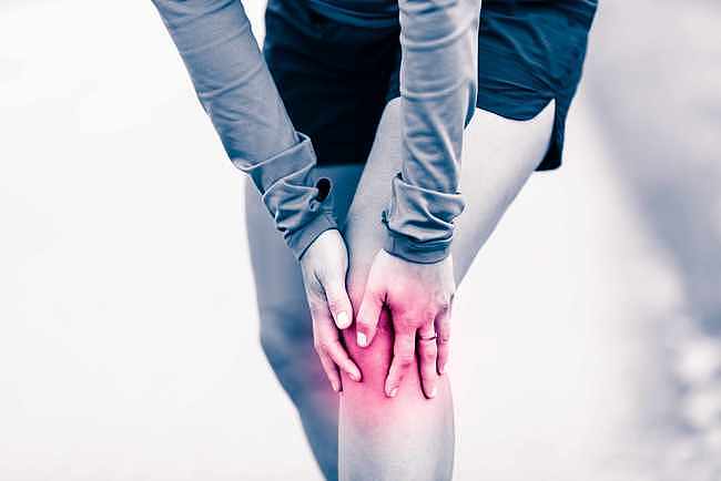 若是患了滑膜炎，膝盖疼痛难忍怎么办？巧用这1物，疼痛远离快 - 1