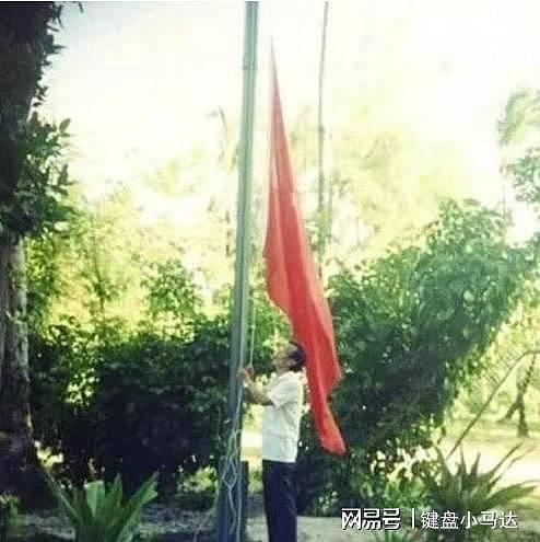 中国最孤独的外交官，平日里住草房喝雨水，独自坚守了3年 - 4