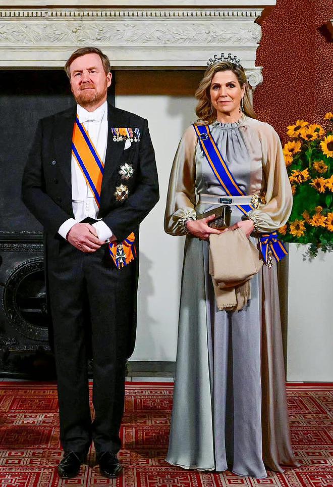 还是荷兰王后的穿搭“养眼”！年过半百依然美丽动人，气质超然 - 3