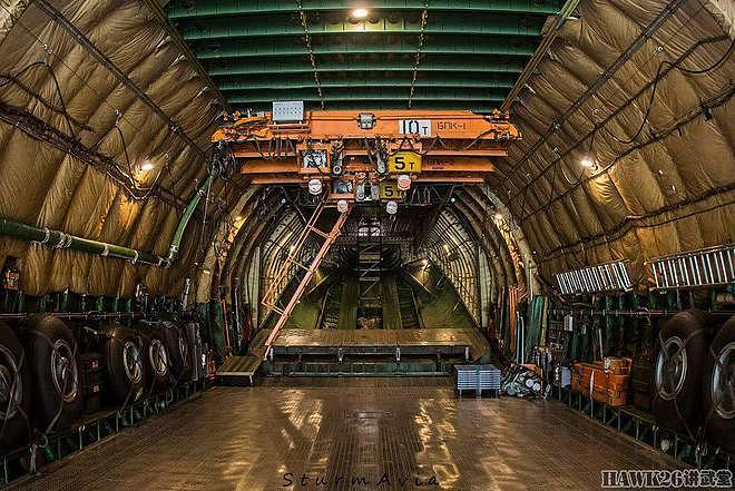 钻进安-124“鲁斯兰”巨型运输机 难得一见的上层甲板 还设有床铺 - 7