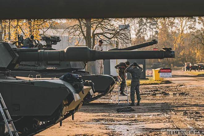 波兰陆军M1A2主战坦克训练课 面对诸多难题 美国工程师保驾护航 - 8