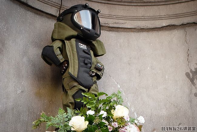 “撒尿小孩”雕像穿上防爆服 庆祝比利时拆弹部队成立100周年 - 1