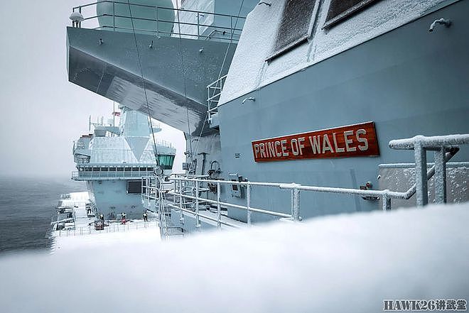 当航空母舰遭遇降雪“威尔士亲王”号如何扫雪？人工机器齐上阵 - 3