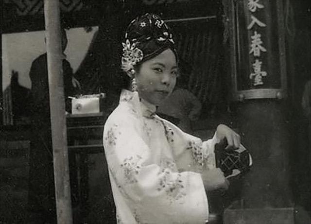 44岁妇女傅玉芳，临终对丈夫说：我叫额尔德特·文绣，是大清皇妃 - 1