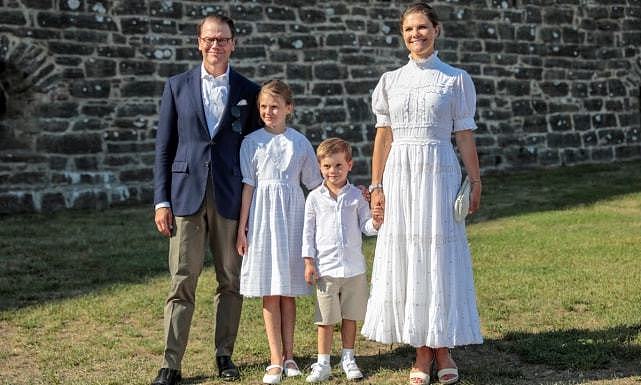 瑞典9岁王储公主颜值爆表披头散发仍美如瓷娃娃，未来女王范十足 - 9
