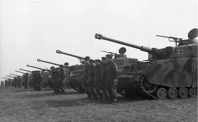进攻苏联有3个德军集团军群，为何中央集团军群是最难缠的对手 - 1