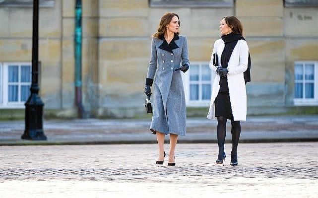 凯特王妃与丹麦王妃同框，示范长外套的高级穿法，优雅知性不过时 - 2