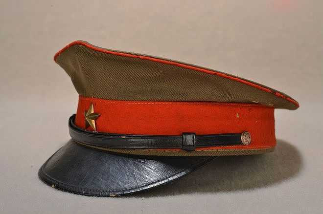 二战时期这六国的军用大檐帽，哪个更能显出军人的威武 - 12