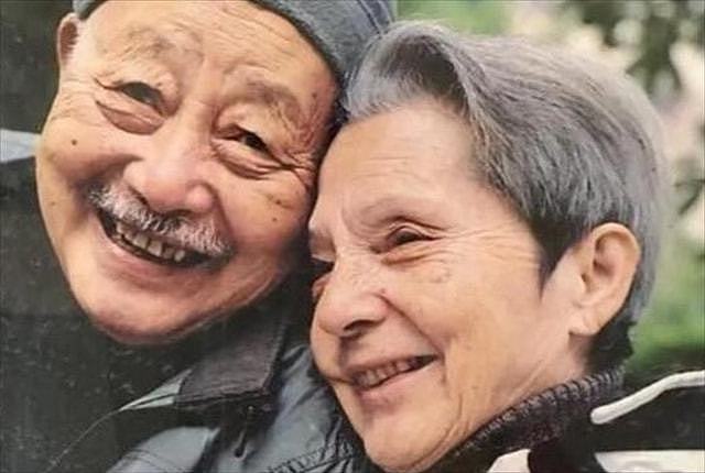 法国老太李丹妮：孤身苦等中国初恋50多年，80岁时两人终成正果 - 5