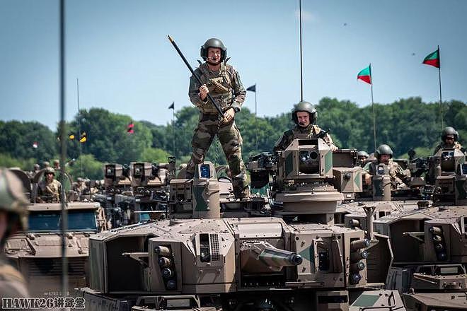 法国即将举行阅兵式 法军精锐部队抓紧彩排 新型装甲车吸引目光 - 1