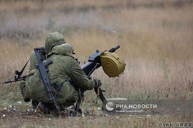 俄罗斯动员兵实弹训练 RPG大口径机枪齐上阵 应召老兵配新款步枪 - 3