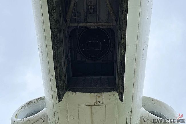 钻进图-16轰炸机 乌克兰博主冒险进入纪念碑 探索神秘的内部结构 - 30