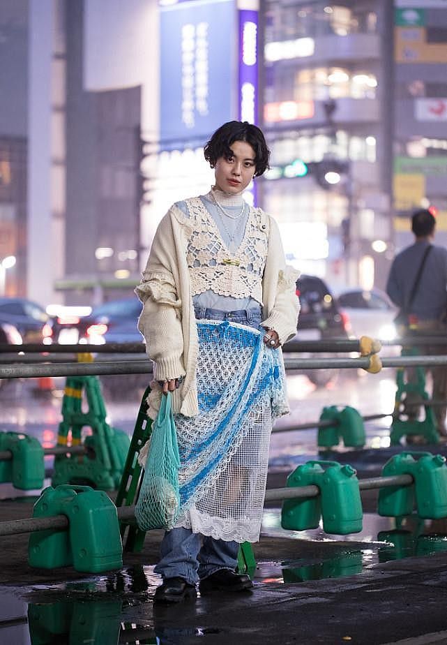 东京街头的人穿搭好潮，哪怕是复古风格的，看着都与众不同 - 2