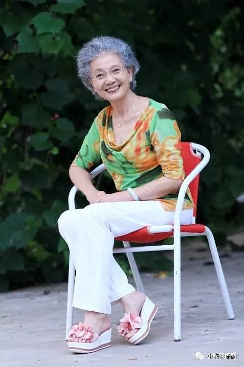 70岁出道，91岁直播带货，这位中国奶奶活成了我们羡慕的老年样子 - 32