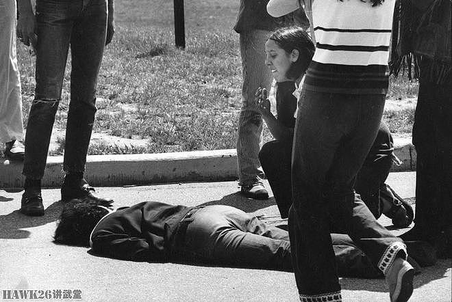 54年前 美国俄亥俄州国民警卫队向反战抗议学生开枪 造成四人丧生 - 14